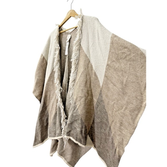 Chico's Women's ONE SIZE PRE-OWNED Tan/Beige Shawl/Wrap Scarf Open Poncho Fringe - Picture 6 of 10